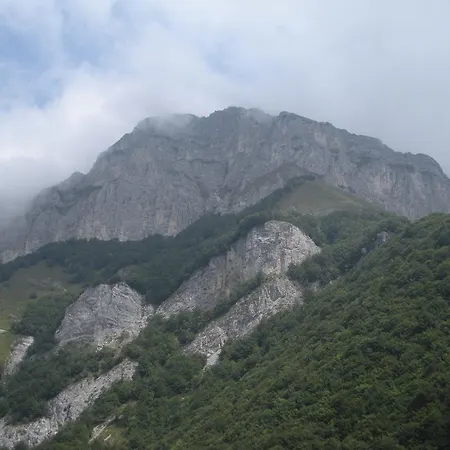 La Tana Del Lupo Apartment *